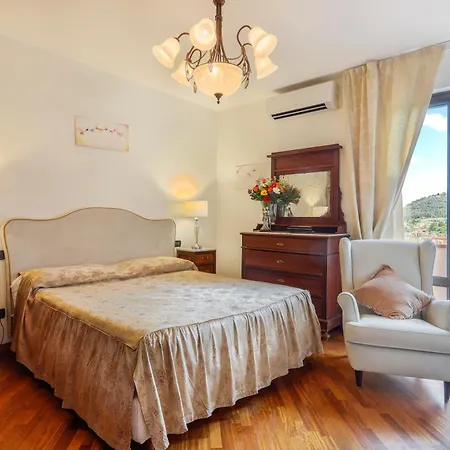Dimora Amodio Couette-café Camaiore